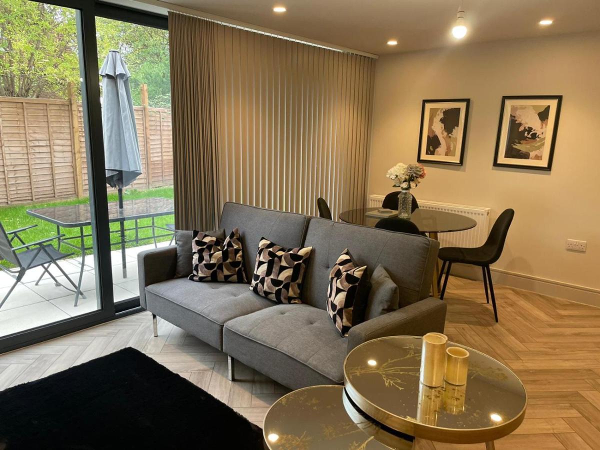 Wimbledon Luxury 3Bedroom Apartment Raynes Park Exterior photo