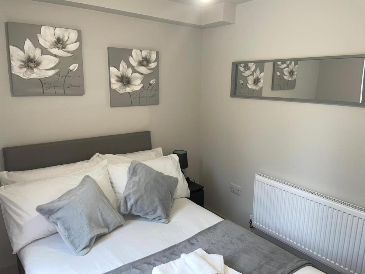 Wimbledon Luxury 3Bedroom Apartment Raynes Park Exterior photo